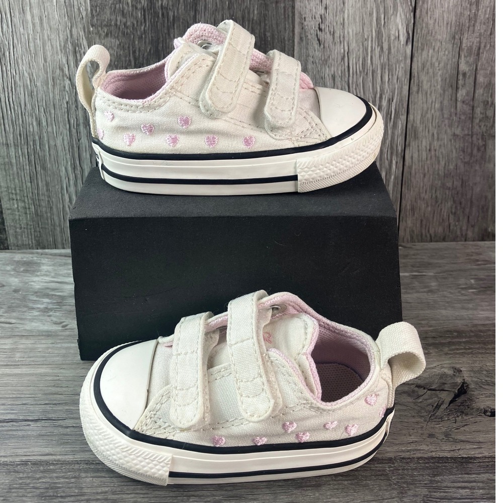 Converse Chuck Taylor All Star 2V Infant White Pink Heart Sneakers A19067F Sz 3